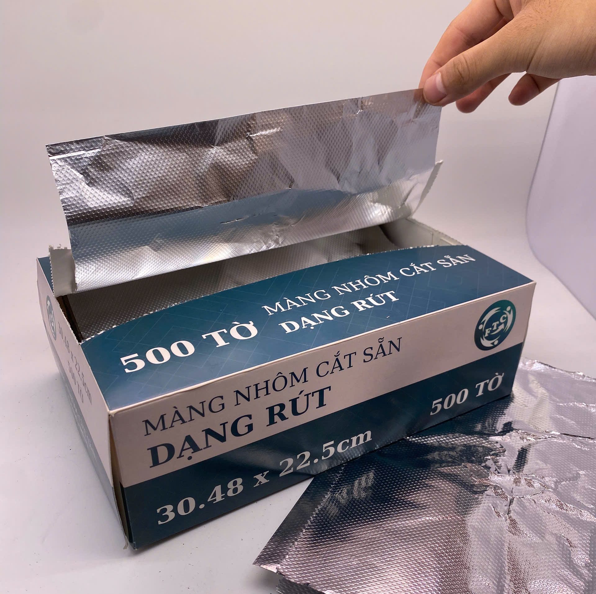 Màng nhôm cắt sẵn dạng rút tiện lợi size 30,48×22,5cm