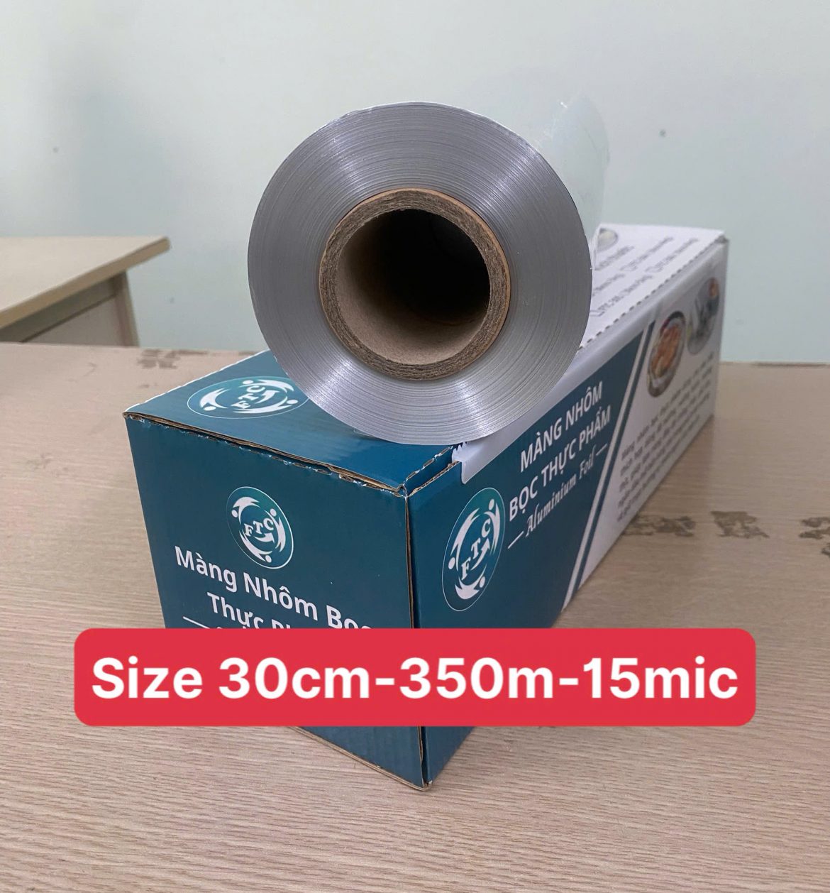 Cuộn Giấy Bạc Bọc Thực Phẩm Khổ 30cm Dài 350 Mét Dày 15 Mic