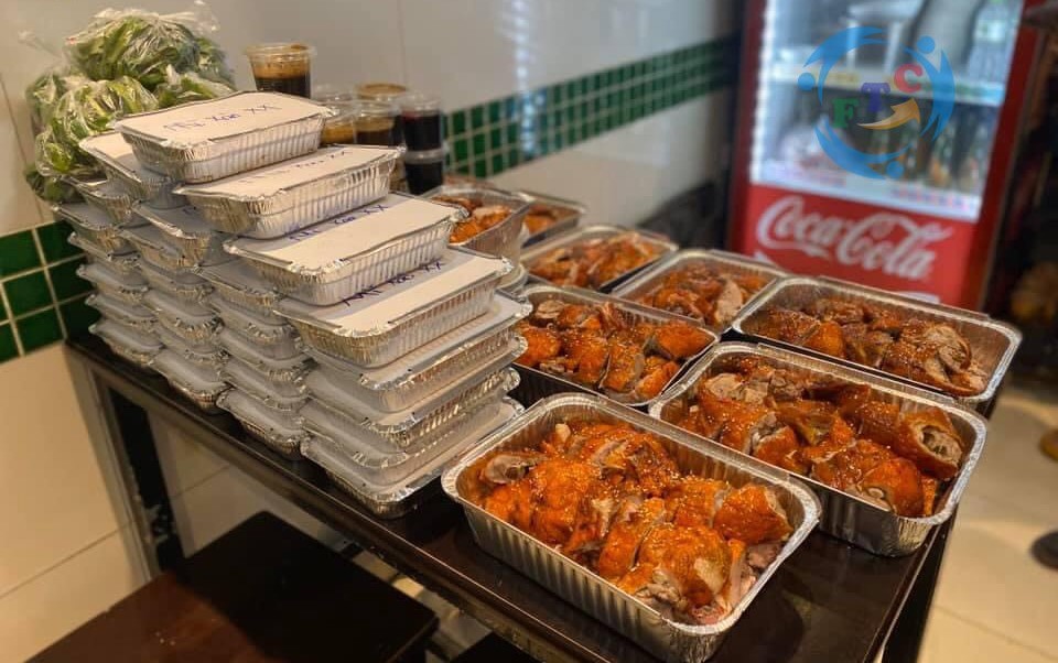 Khay giấy bạc đựng vịt quay