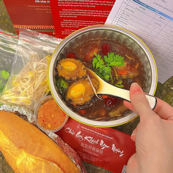 Hộp nhôm vàng